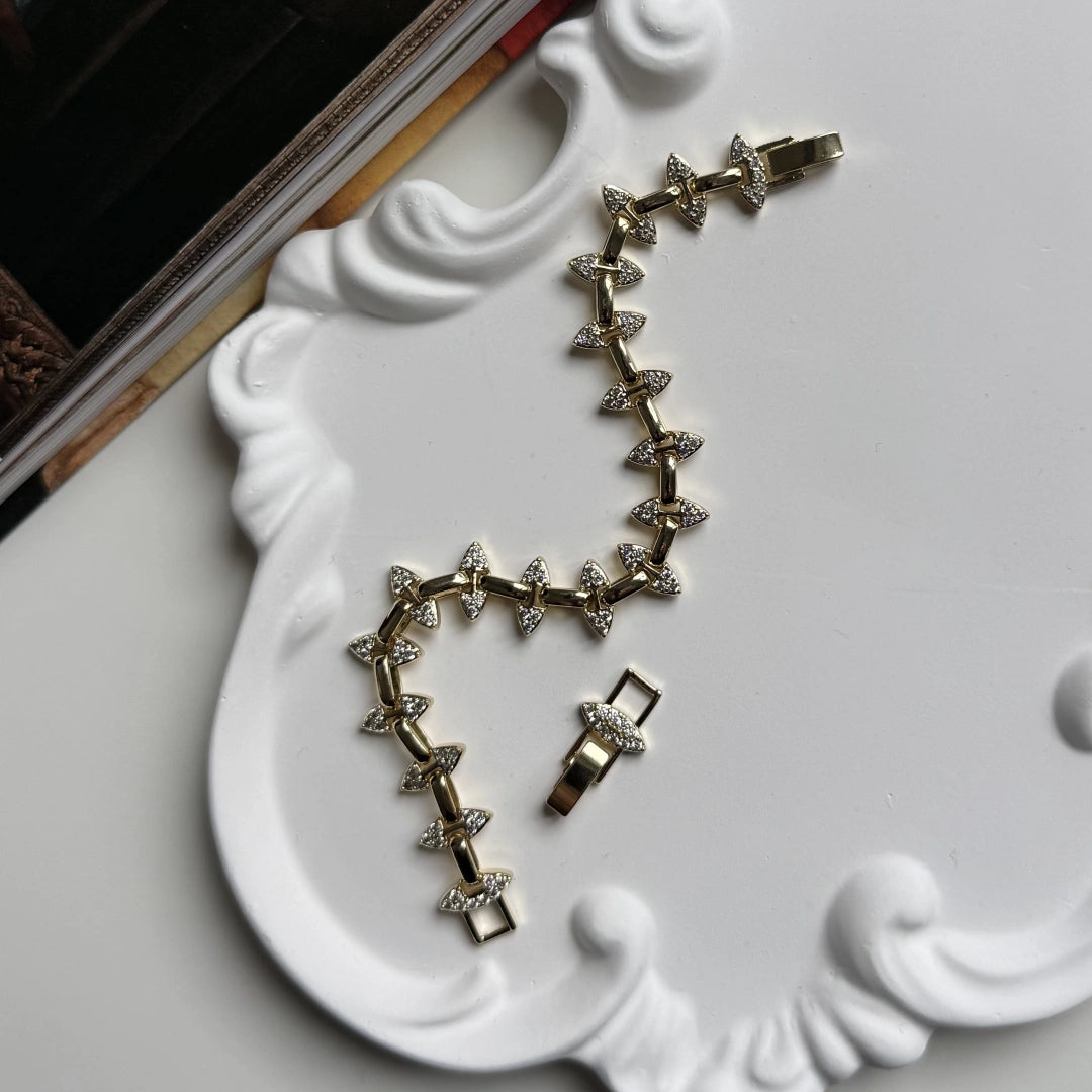 Luxury Zirkon Taşlı Çivi Tasarım Bileklik