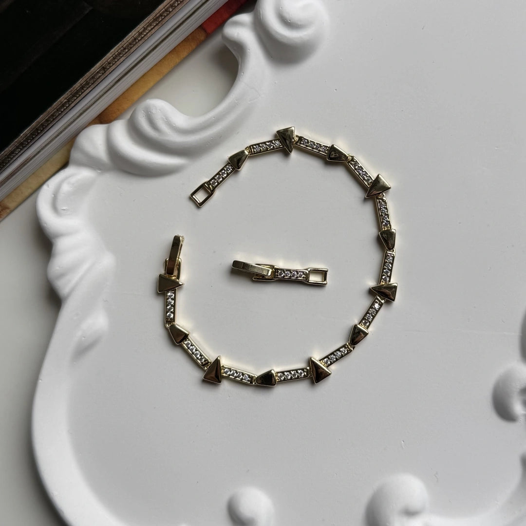 Luxury Konik Zirkon Taşlı Bileklik